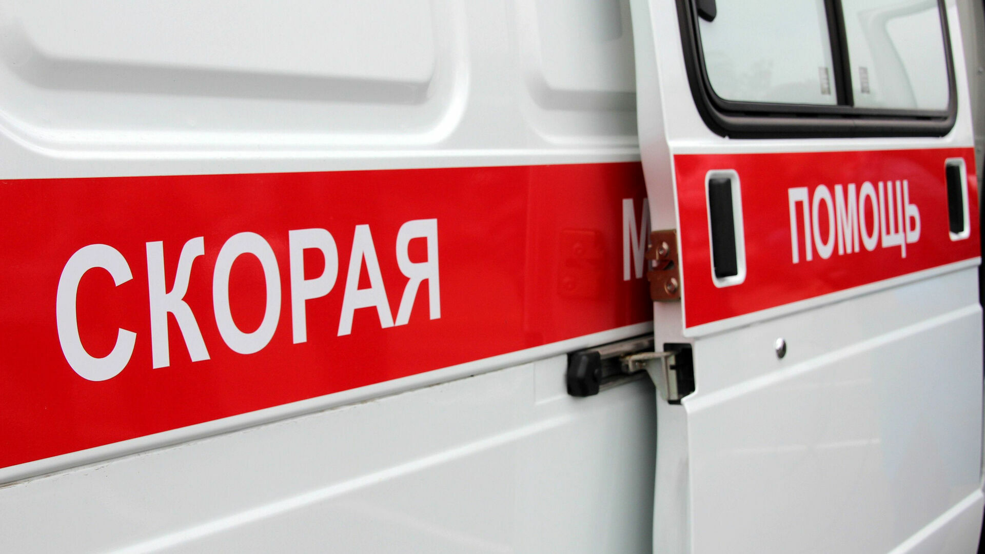 Водитель перекрыл дорогу скорой с тяжелым пациентом в Петрозаводске