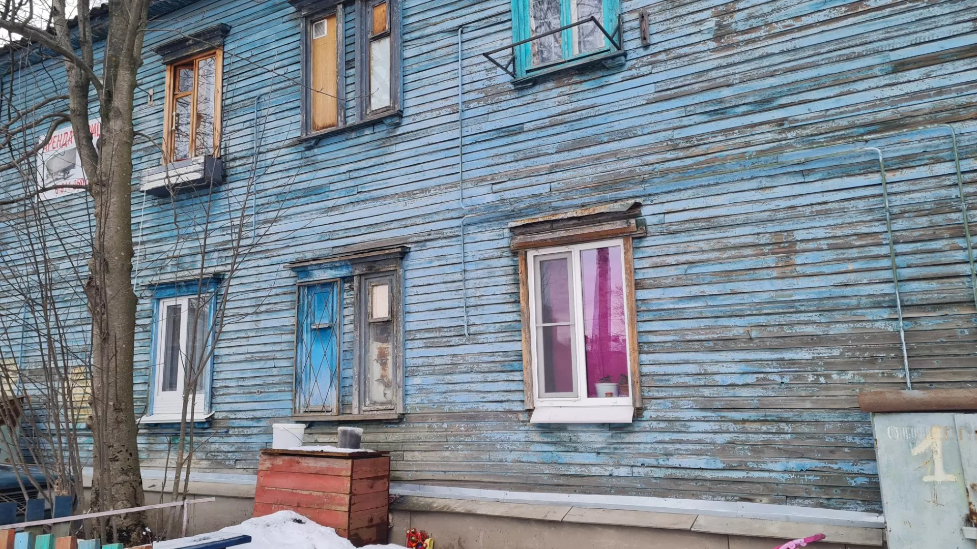 Фоторепортаж: аварийные дома годами не могут расселить в Петрозаводске