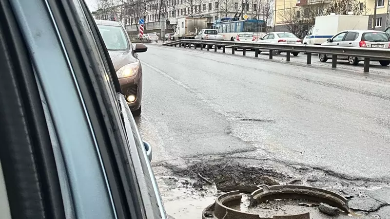 Петрозаводчан предупредили об опасном канализационном люке