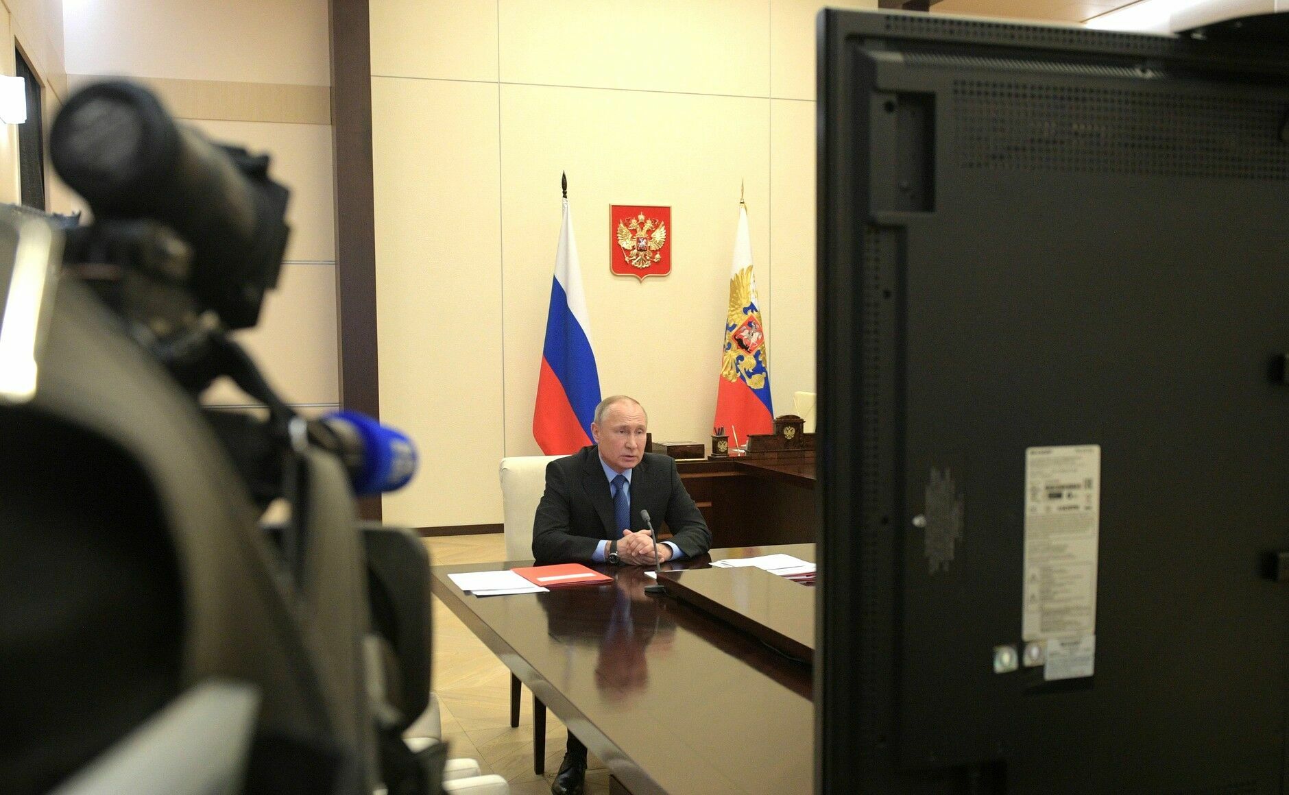 Кремль анонсировал совещание Путина по отмене ограничений в России