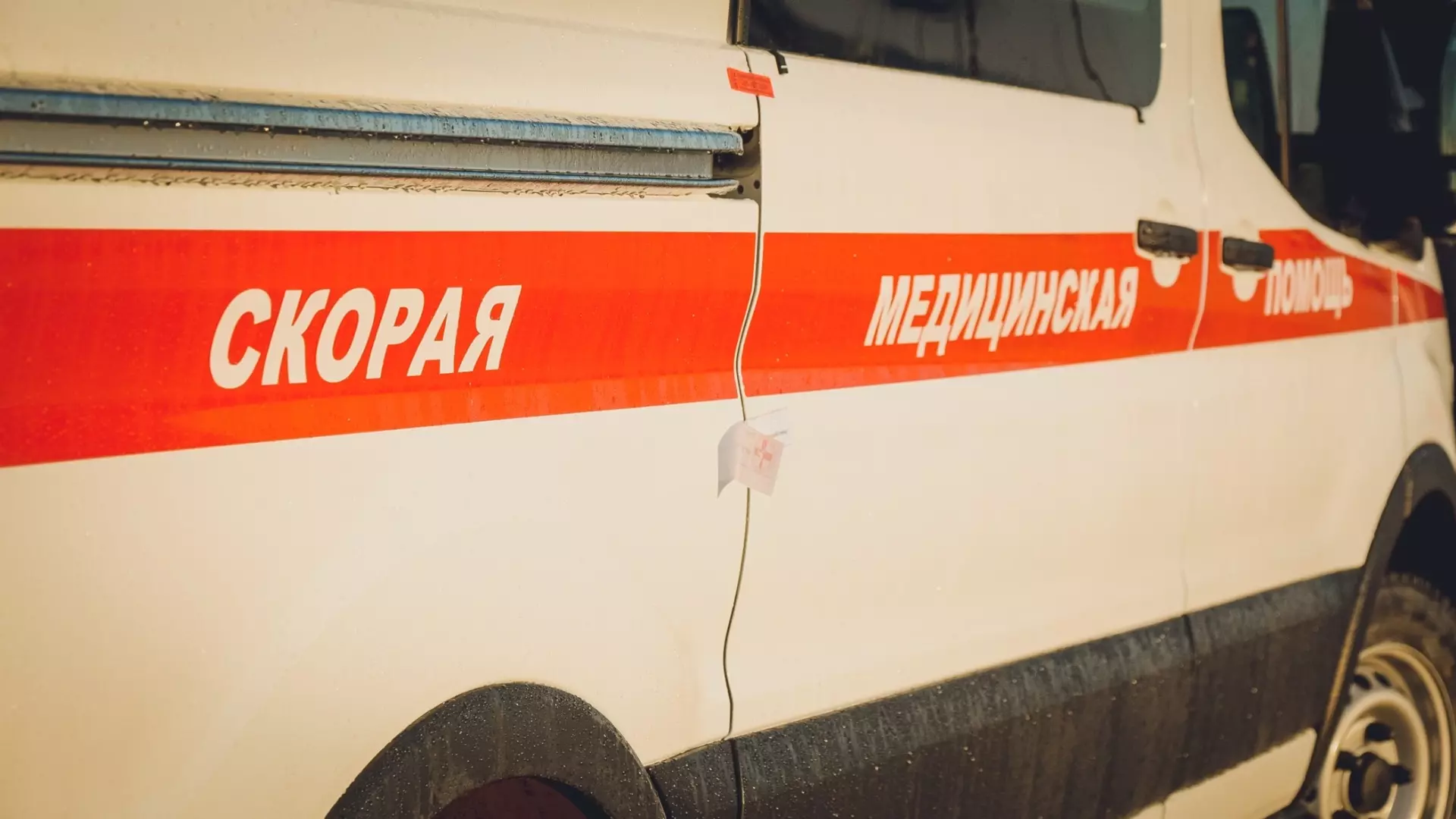Девочку, выпавшую из окна в Петрозаводске, не могут отвезти в Питер из-за погоды
