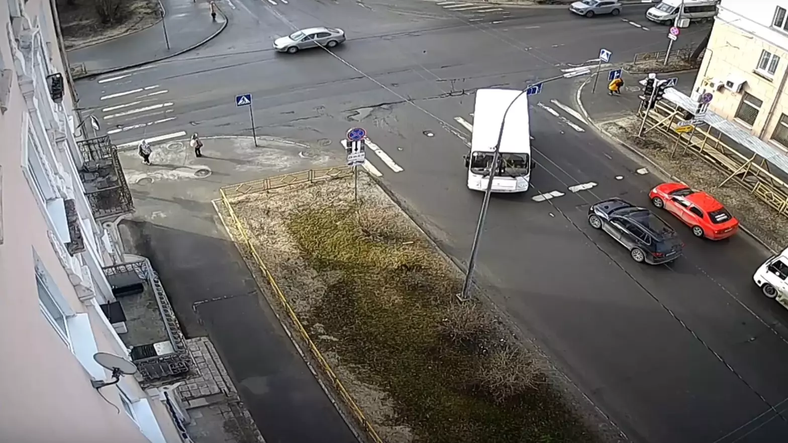 Водитель пассажирского автобуса грубо нарушил ПДД в центре Петрозаводска