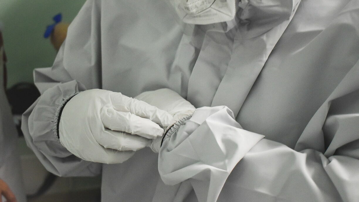 Вирусолог спрогнозировал спад заболеваемости ковидом в России