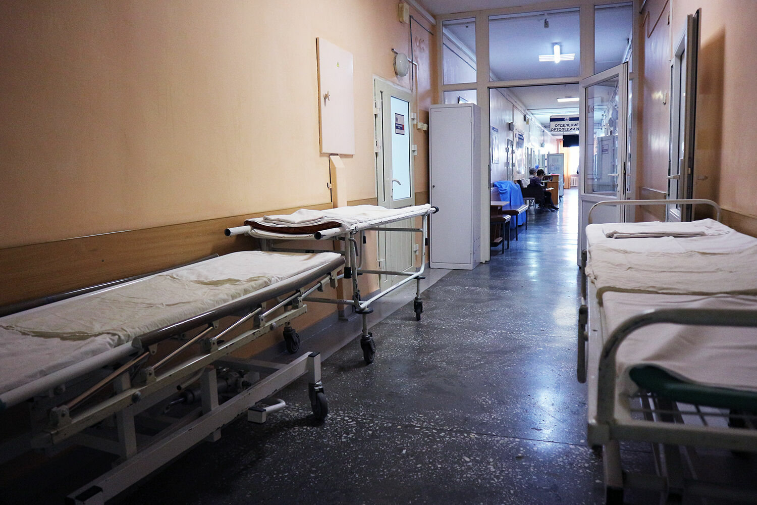 «На одной кровати»: пациенты рассказали о жутких условиях в карельской больнице