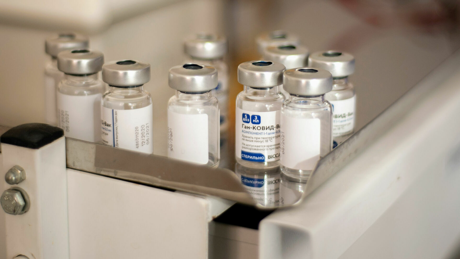 Минздрав РФ назвал сроки начала вакцинации подростков от коронавируса