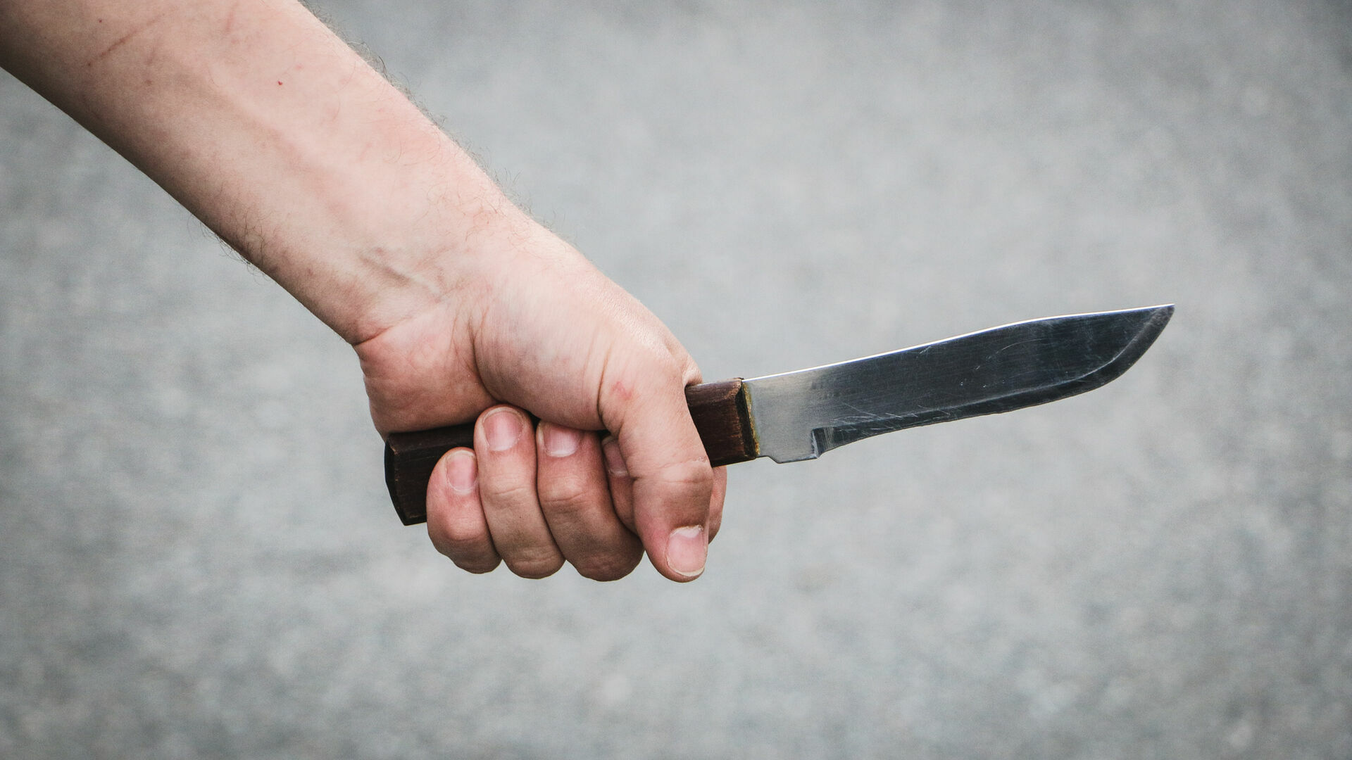 Мужчина с ножом ворвался на кухню одного из кафе Карелии и стал угрожать повару