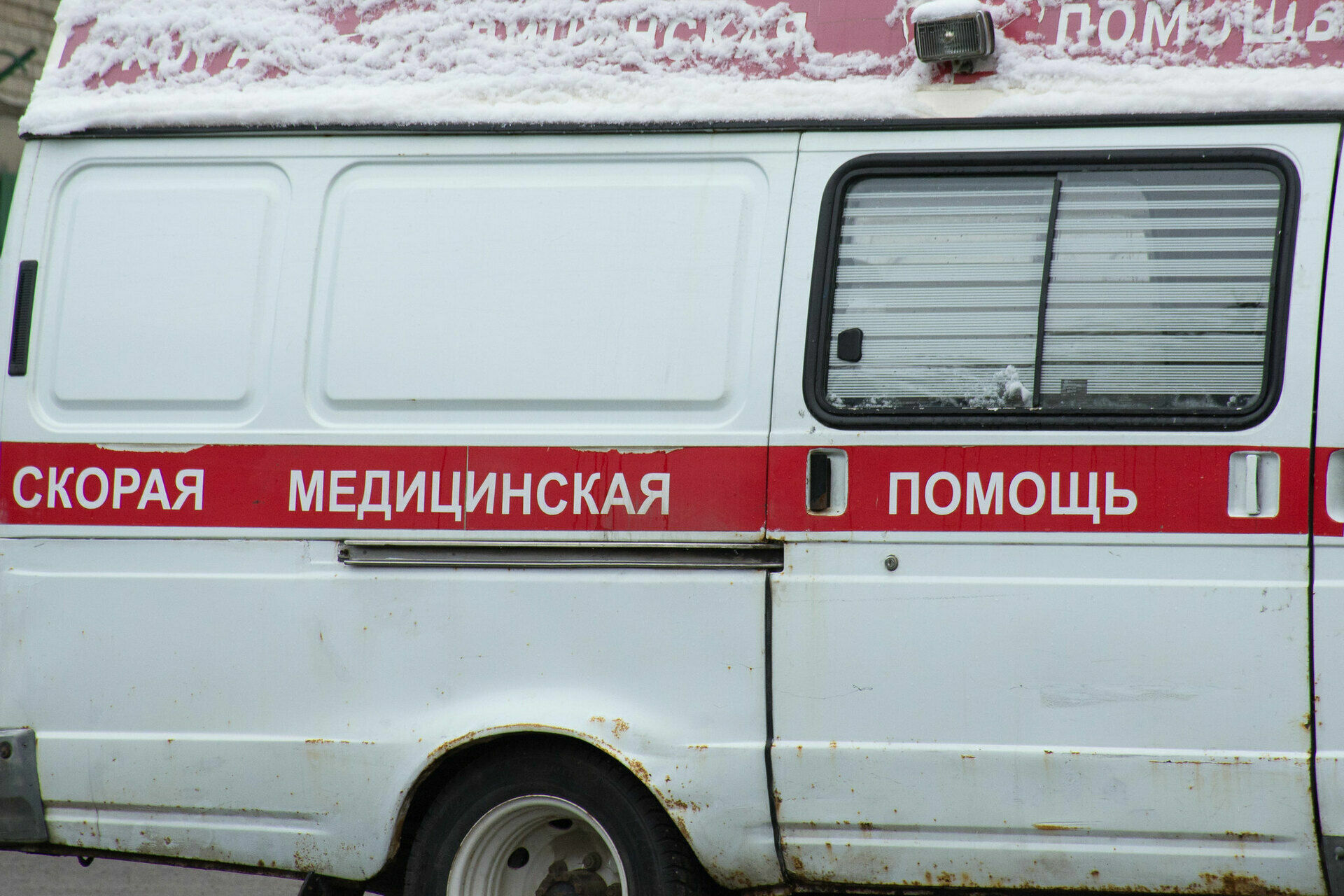 Женщину увезли в больницу после падения новогодней декорации в центре Петрозаводска