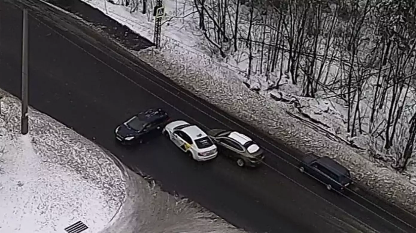 Автомобиль такси протаранил машину в Петрозаводске