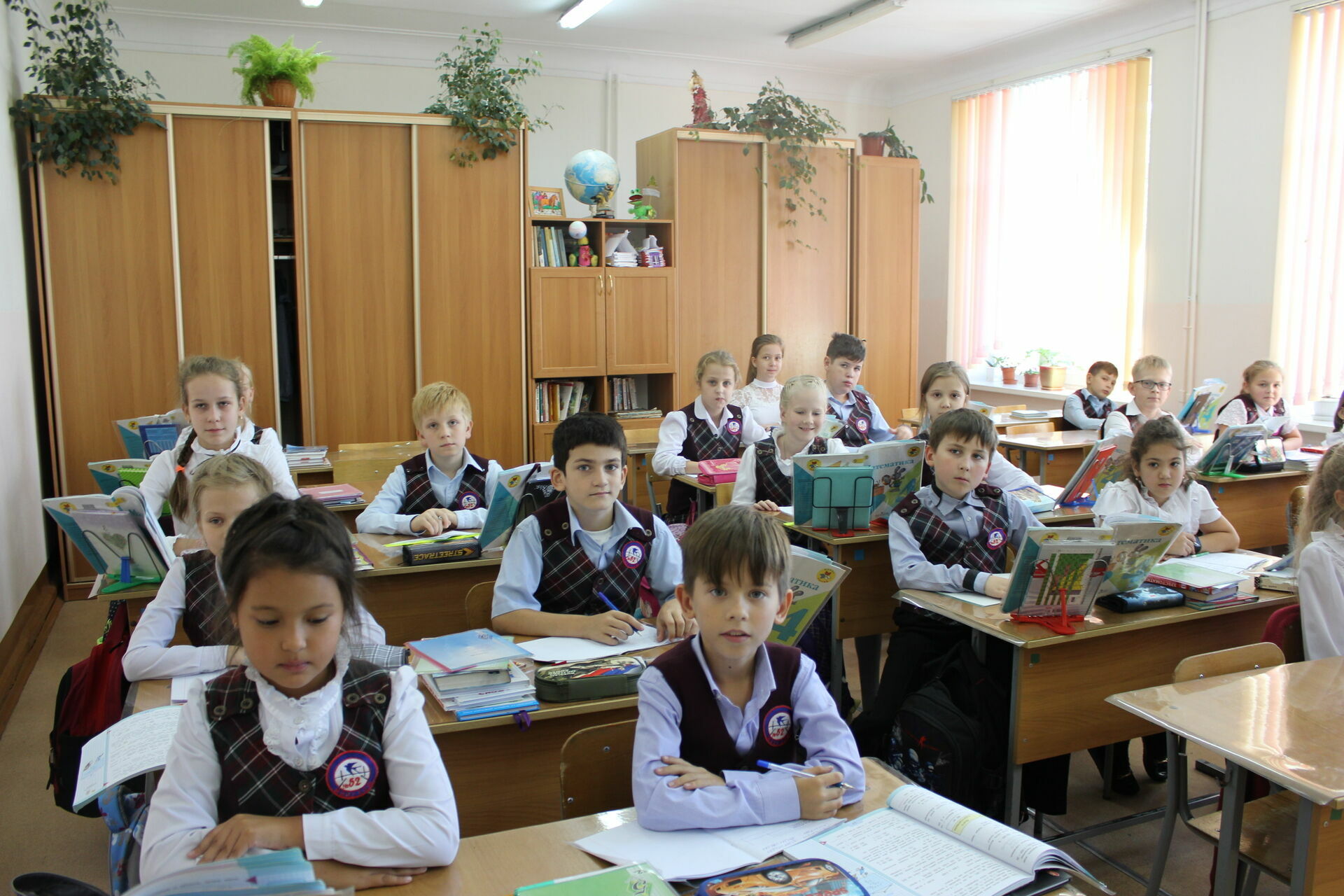 Путин поручил сократить количество контрольных и проверочных работ в школах России