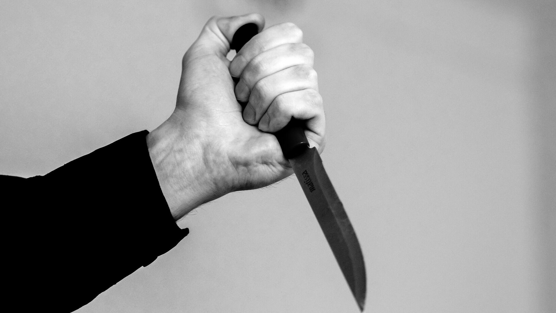 Житель Карелии пытался успокоить сына ударом ножа в живот