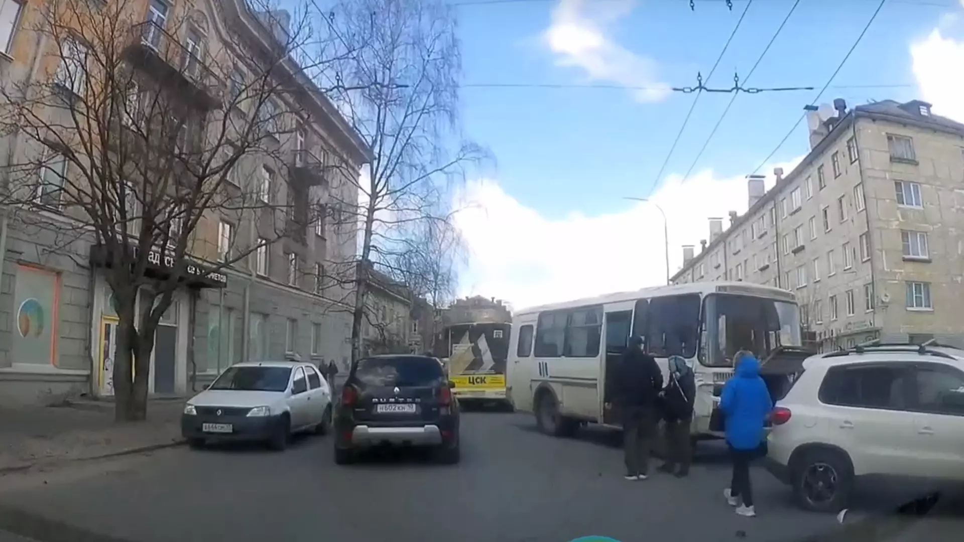 В Петрозаводске автобус устроил ДТП в центре города
