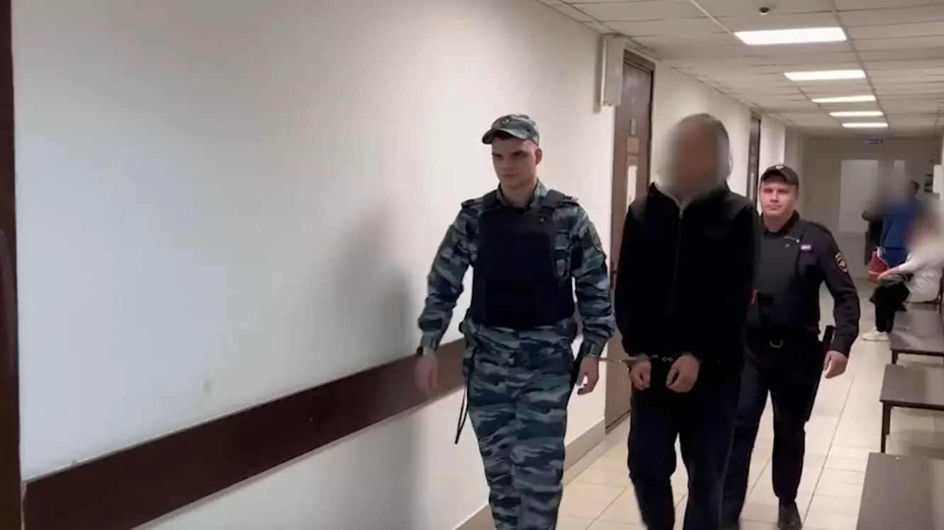 Появилось видео ареста подростка, с ножом напавшего на школьниц в Петрозаводске