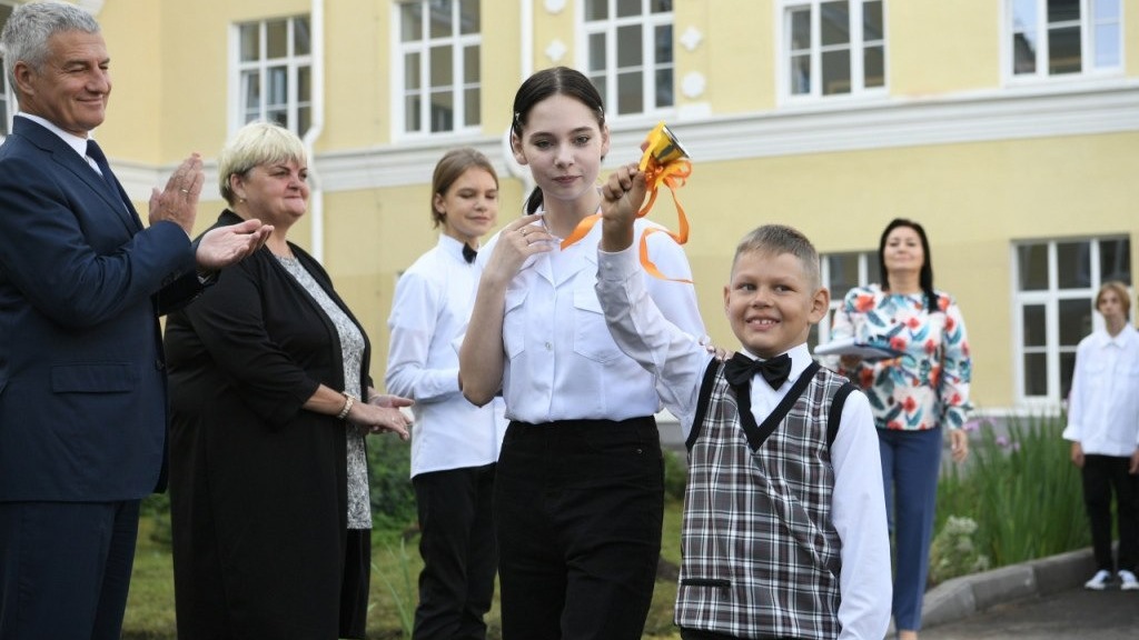 Глава Карелии поздравил с Днем знаний учеников петрозаводской школы №25