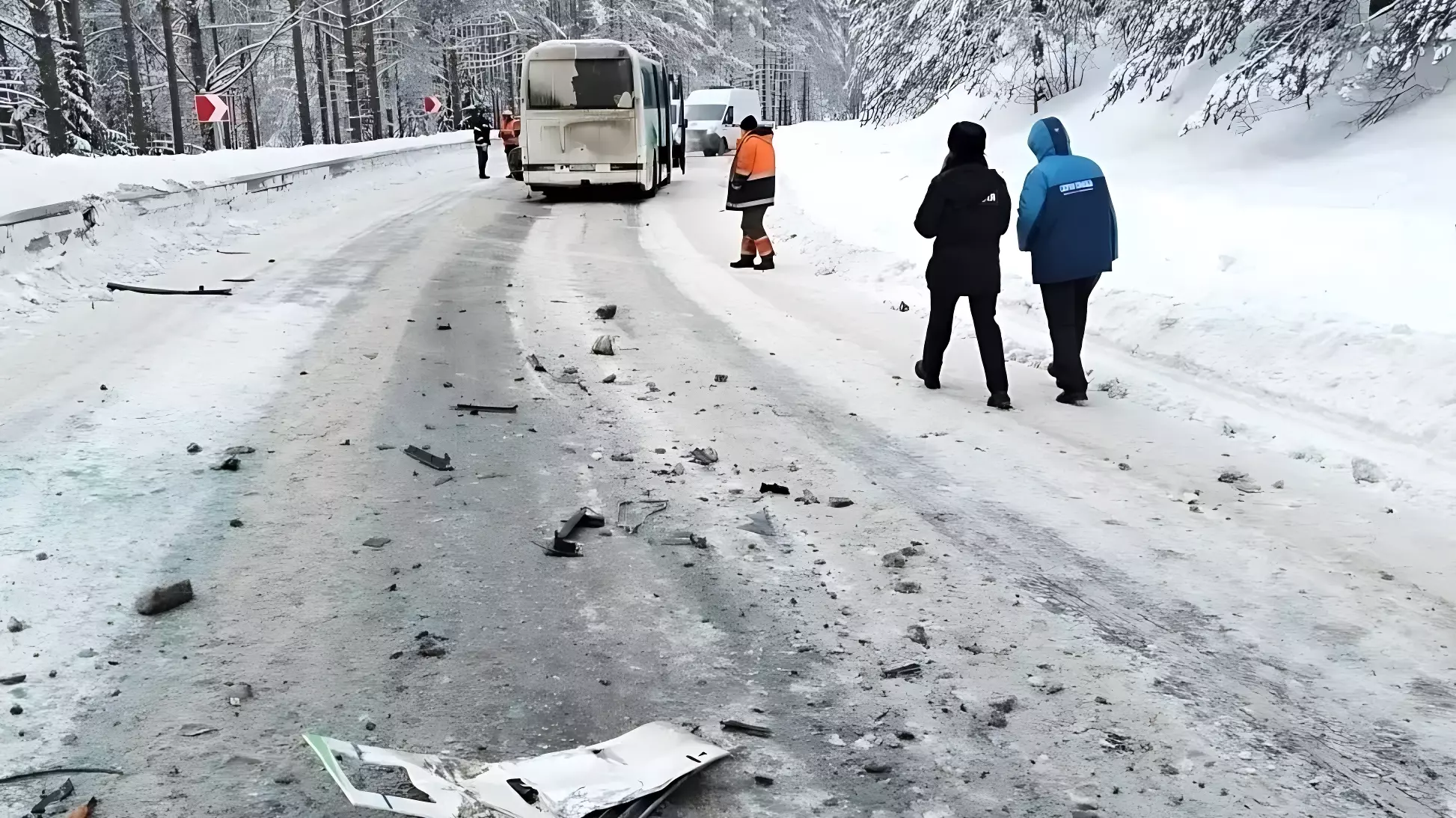 Пятница в Карелии: ДТП с пассажирским автобусом и вертолет на дне озера