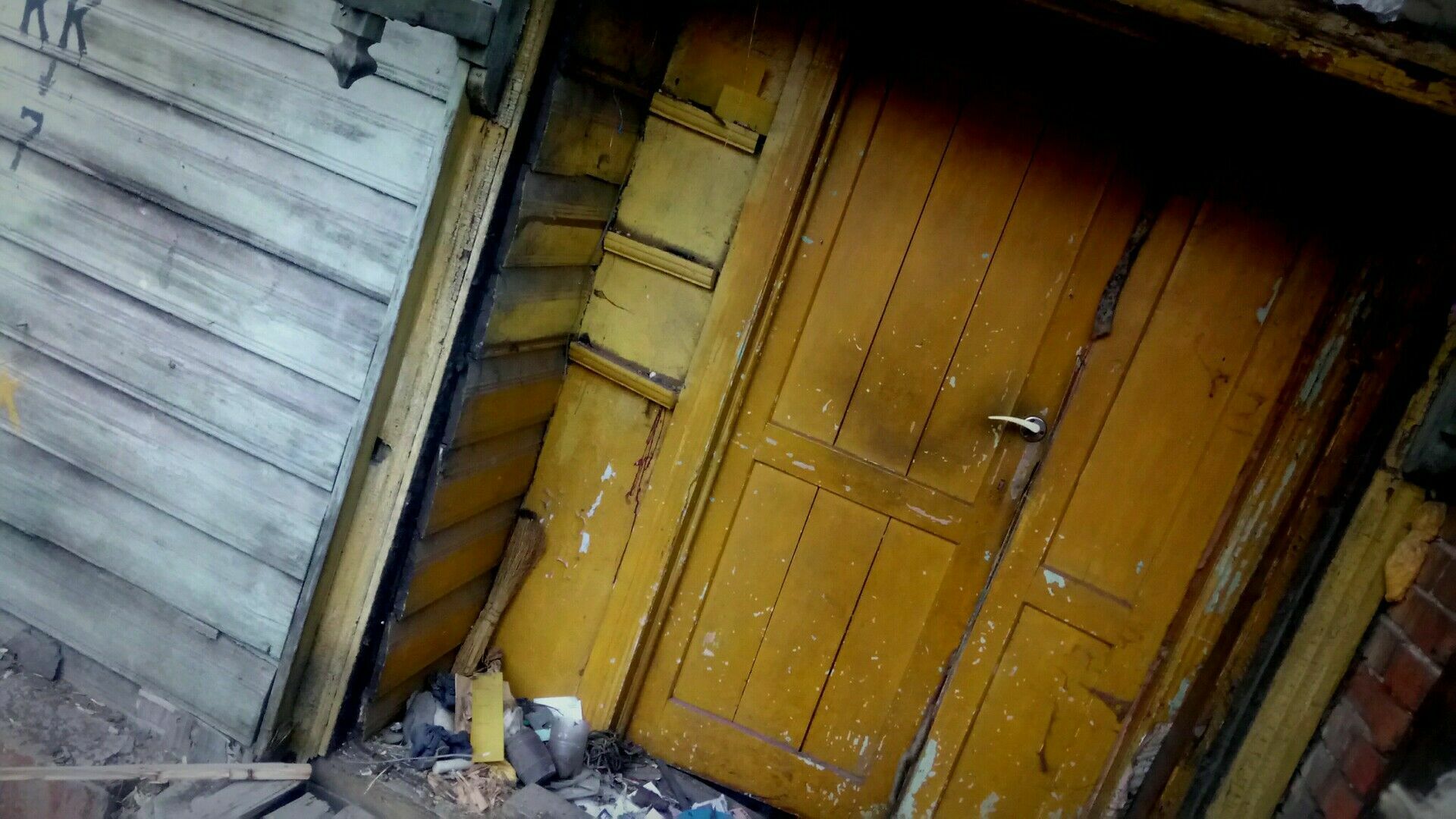 Аварийный дом в Карелии может рухнуть на жильцов