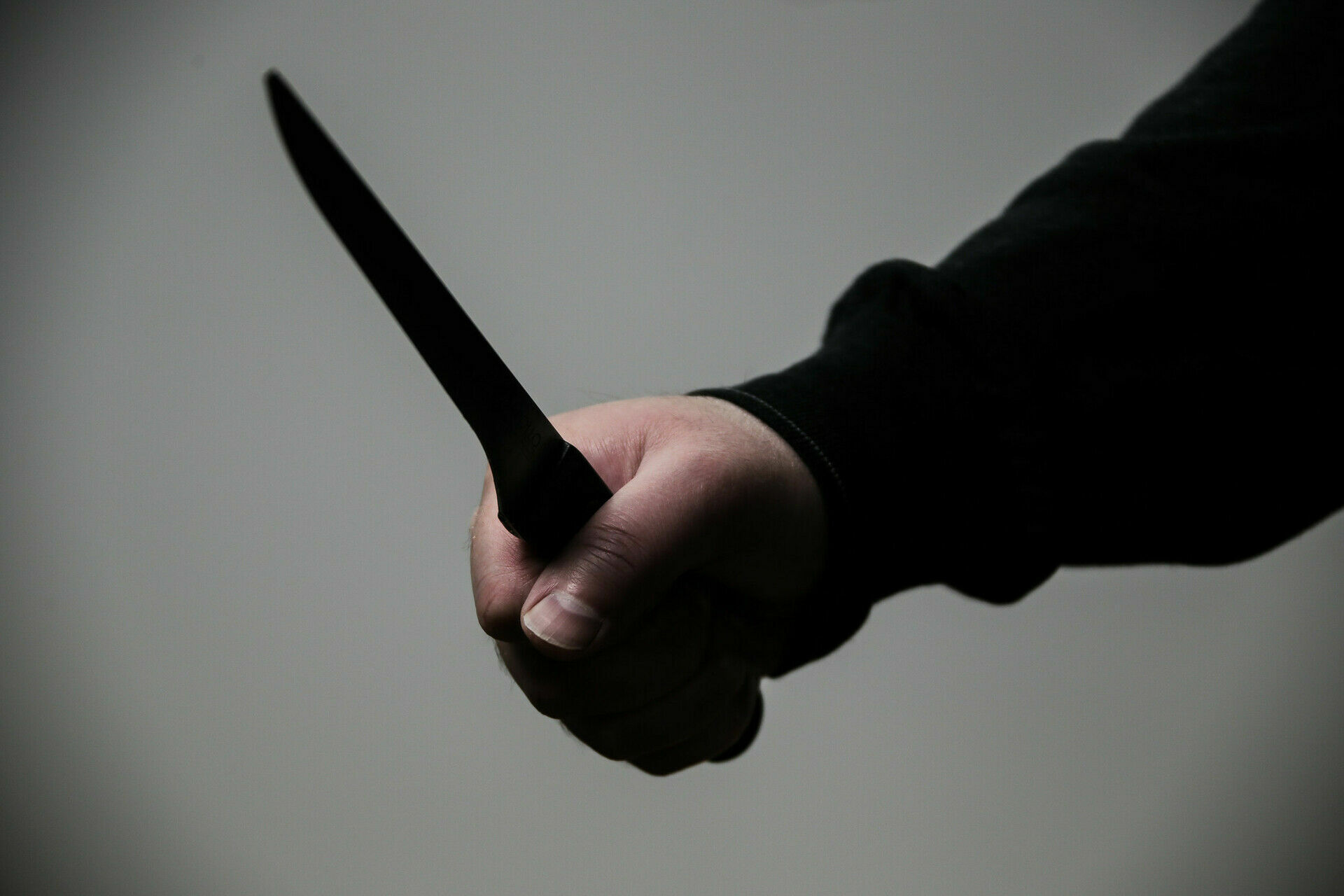 Мужчина с ножом напугал продавщицу в магазине Петрозаводска