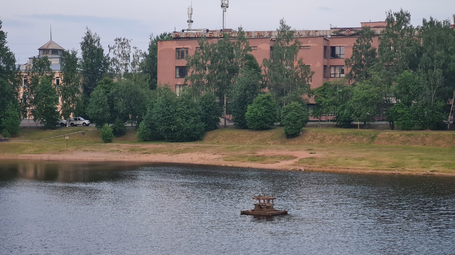 Не работающий несколько лет фонтан не могут отремонтировать в центре Петрозаводска