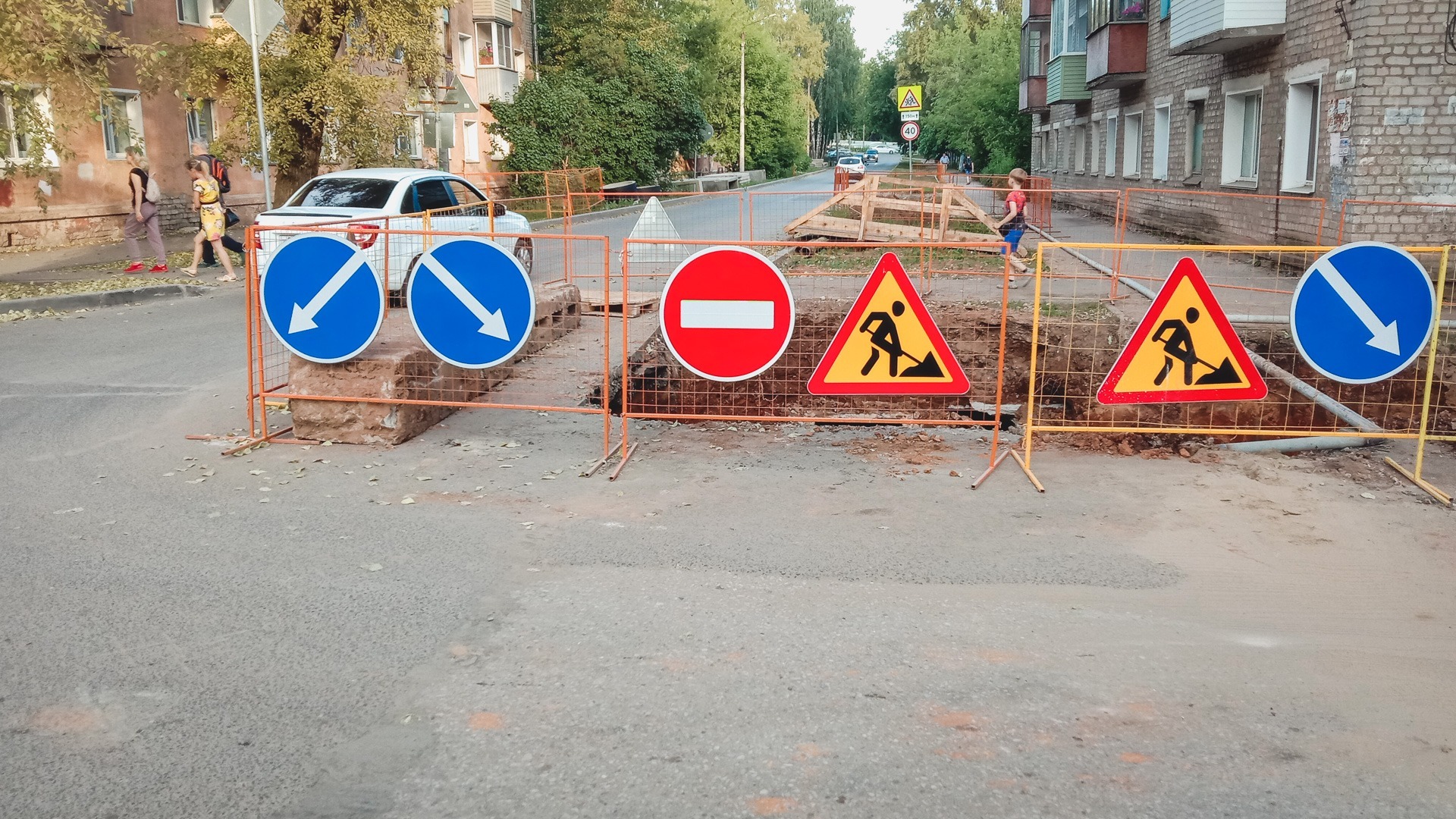 В Петрозаводске водители убирают дорожные знаки ради парковки