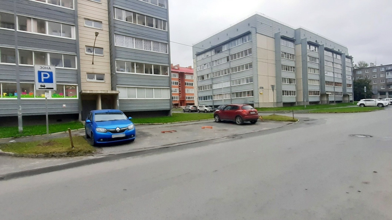 Власти Петрозаводска обязали горожан снести самовольные парковки