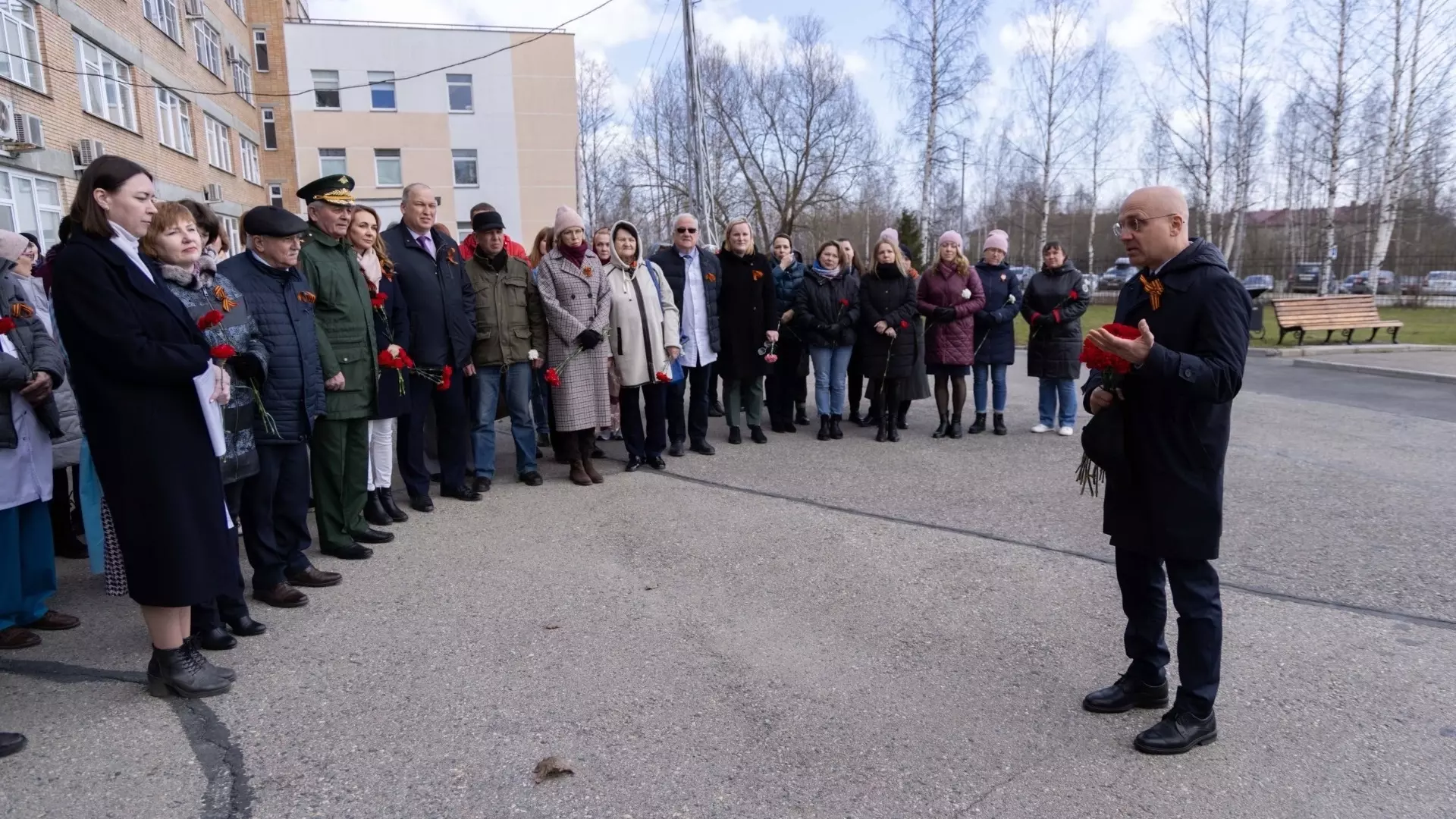 Шандалович почтил память медработников, погибших в годы Великой Отечественной войны