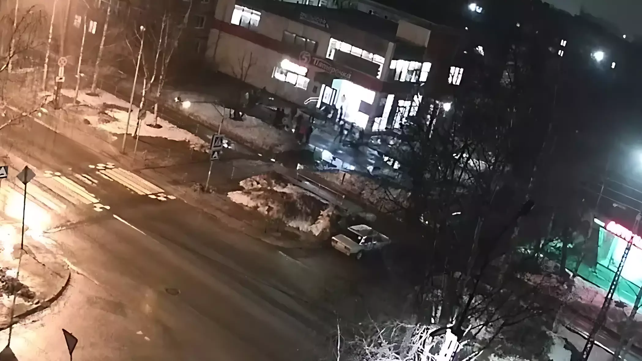 Полиция завершила проверку по факту массовой драки у бара в Петрозаводске