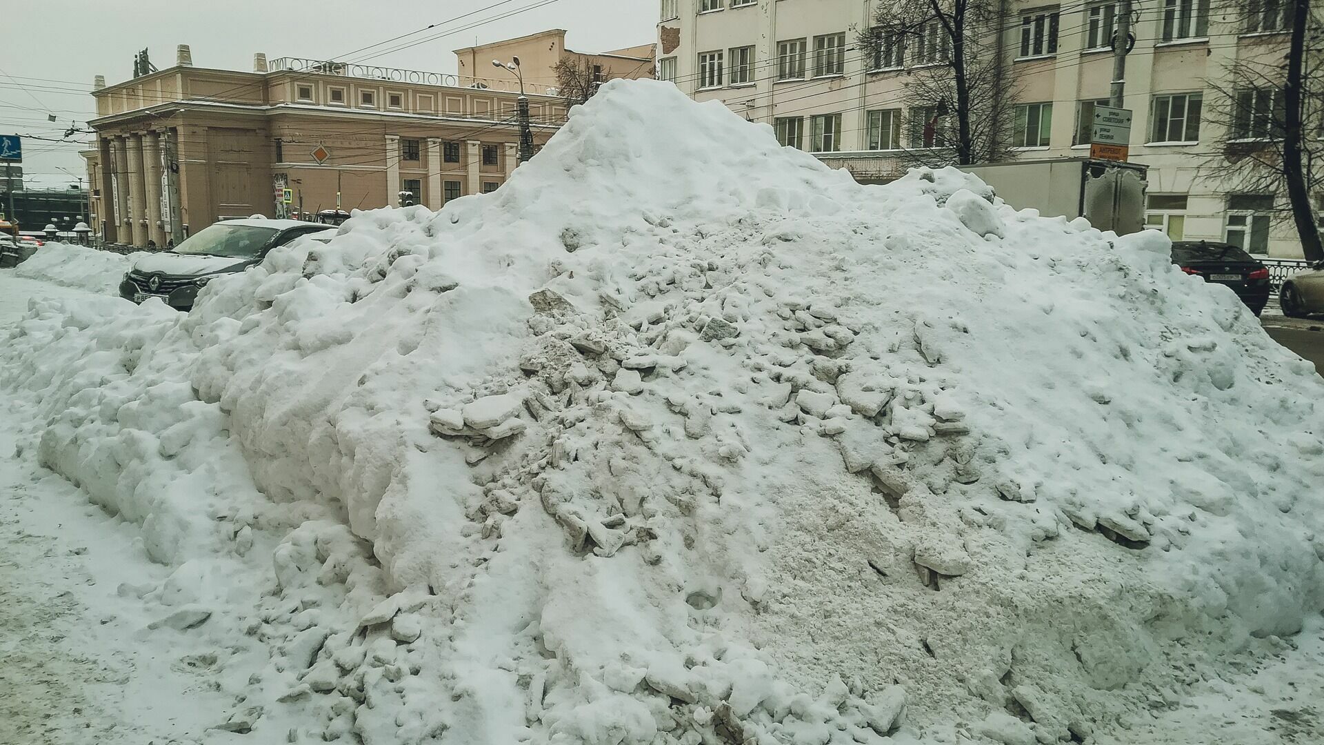 Стало известно, сколько техники и дорожников убирают улицы Петрозаводска