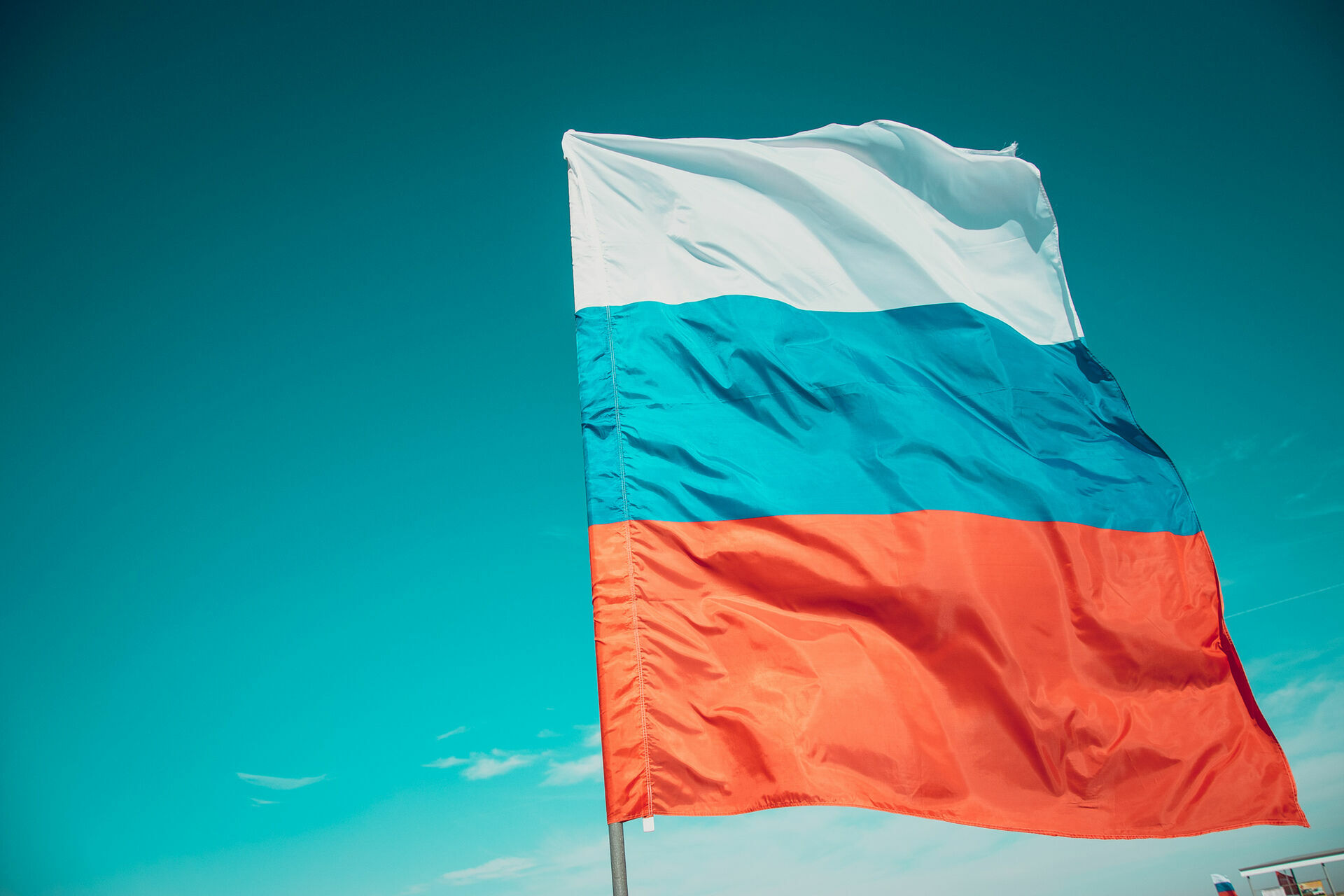 Около 18 млн рублей потратили на российские флаги для школ в Карелии