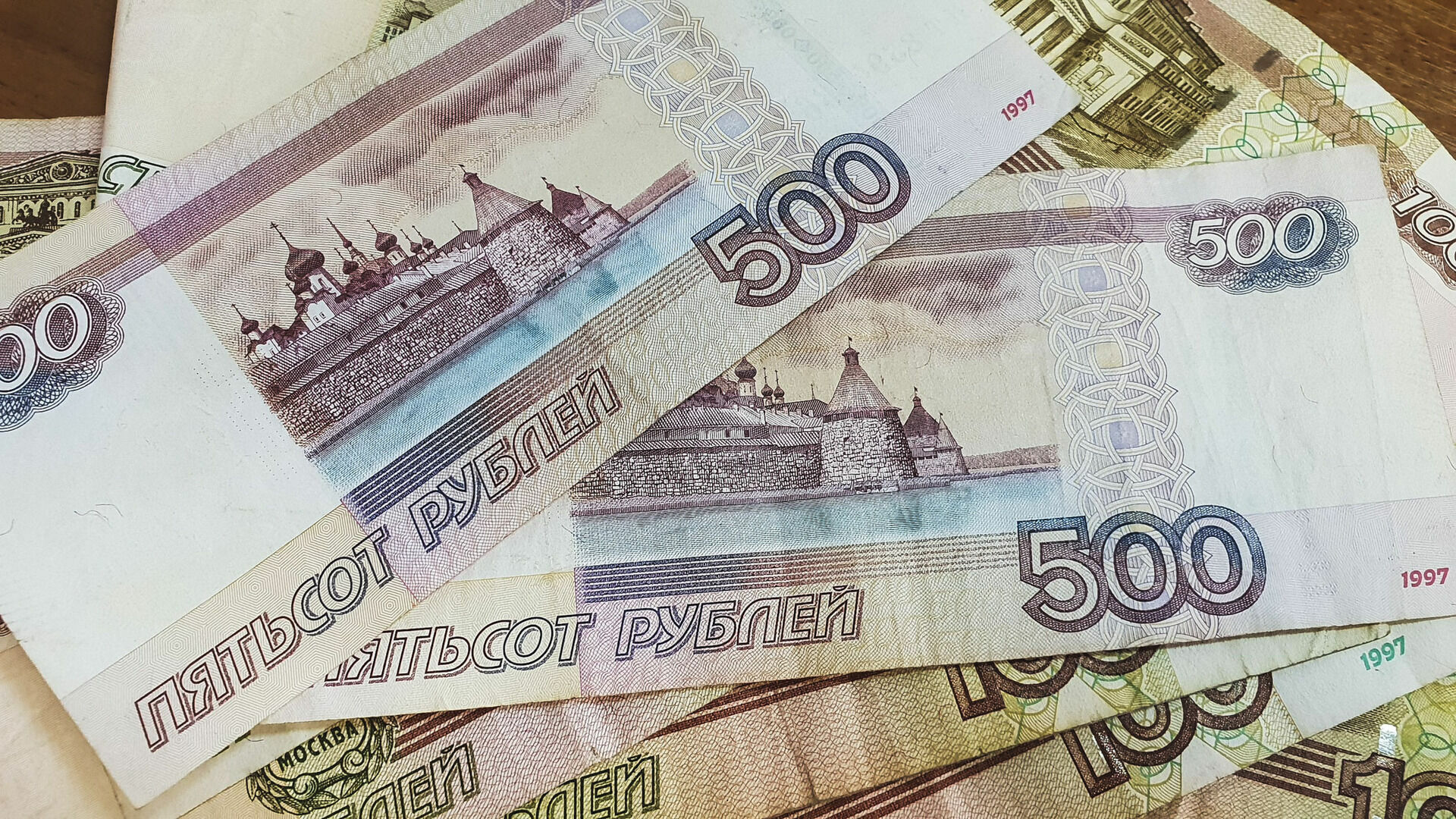 В России увеличат МРОТ, пенсии и соцвыплаты