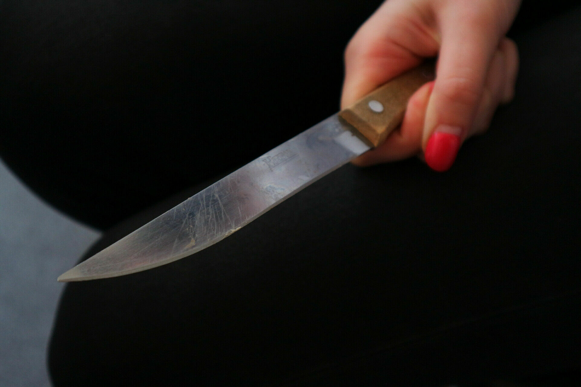 Многодетная жительница Карелии воткнула нож в спину супруга