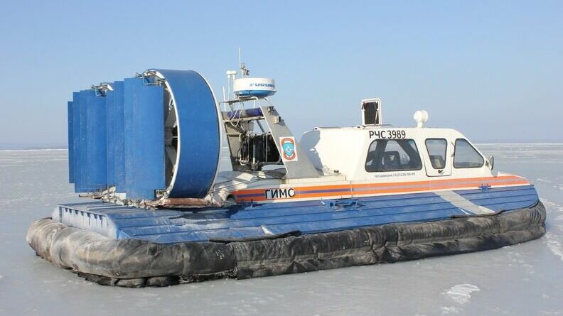 Житель Карелии провалился под лед на Онежском озере
