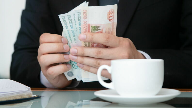 Бизнесмены в Карелии предлагают приравнять зарплату чиновников к одному МРОТу