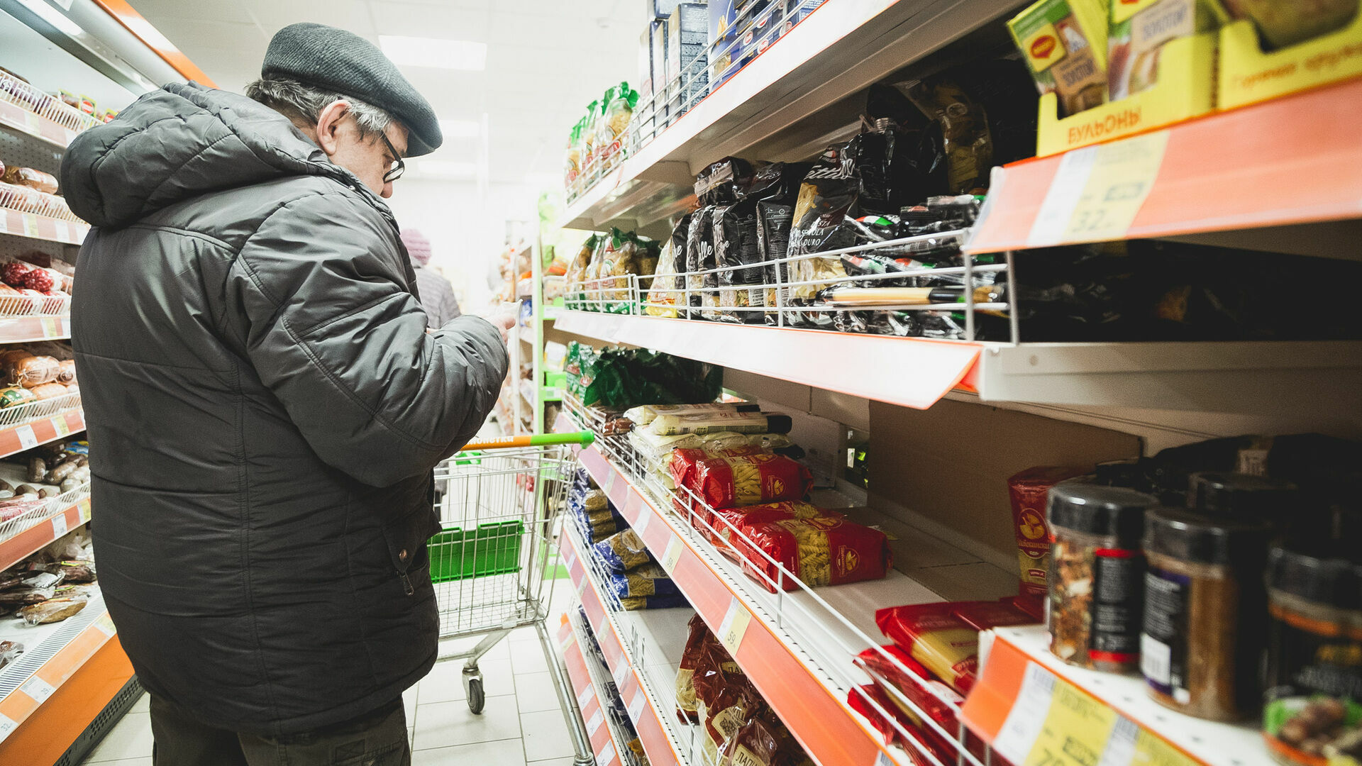 Парфенчиков вновь изменил правила посещения магазинов для пенсионеров в Карелии