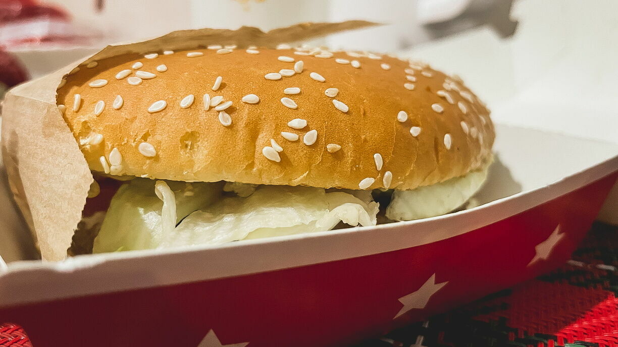 «Бургер – это шок»: сотрудница рассказала о новом меню «Макдоналдса»