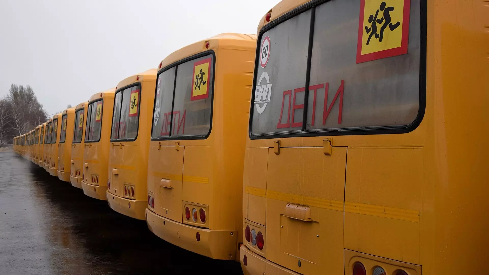 Автобус со школьниками перевернулся в Ленобласти
