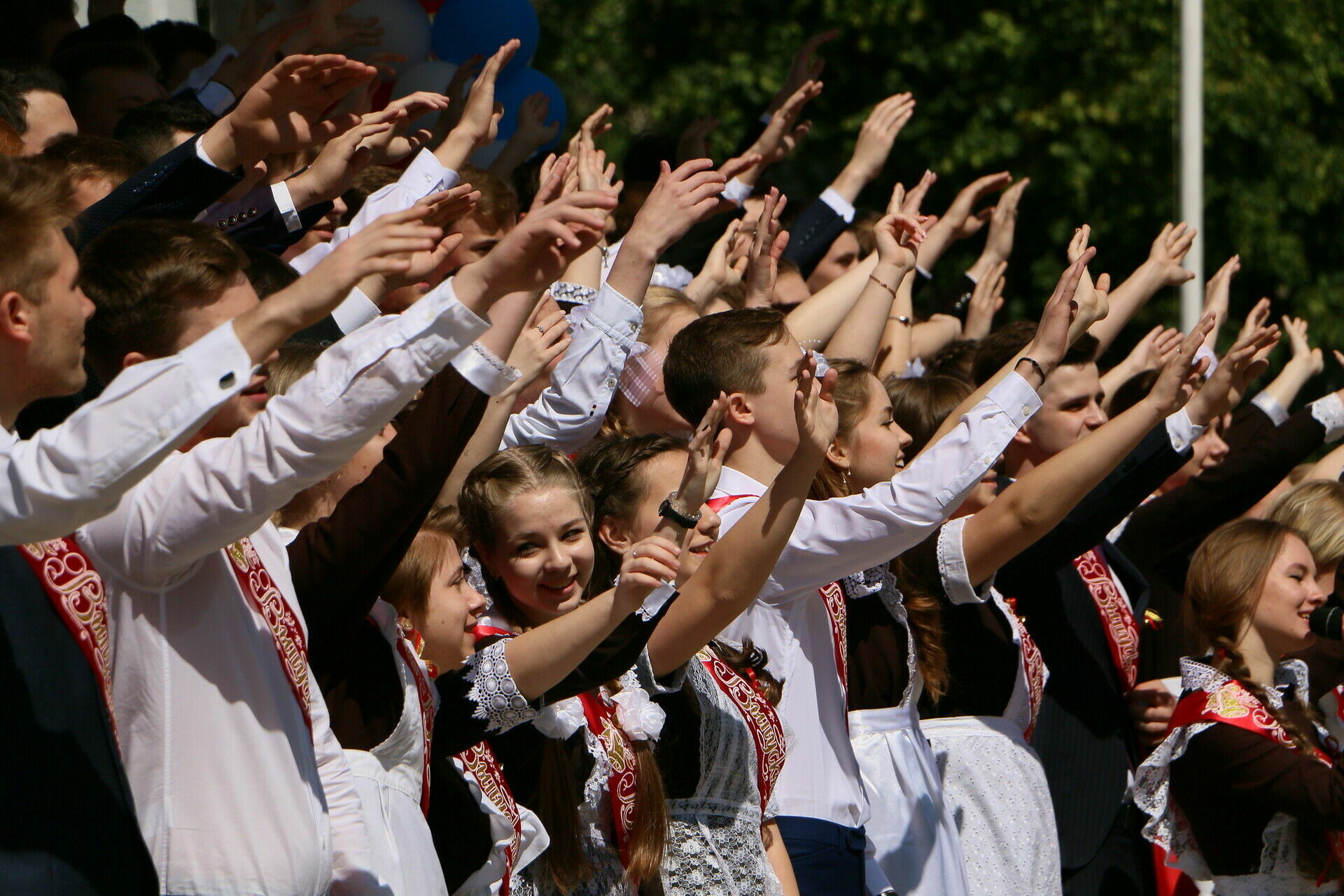 В школах Петрозаводска начались последние звонки