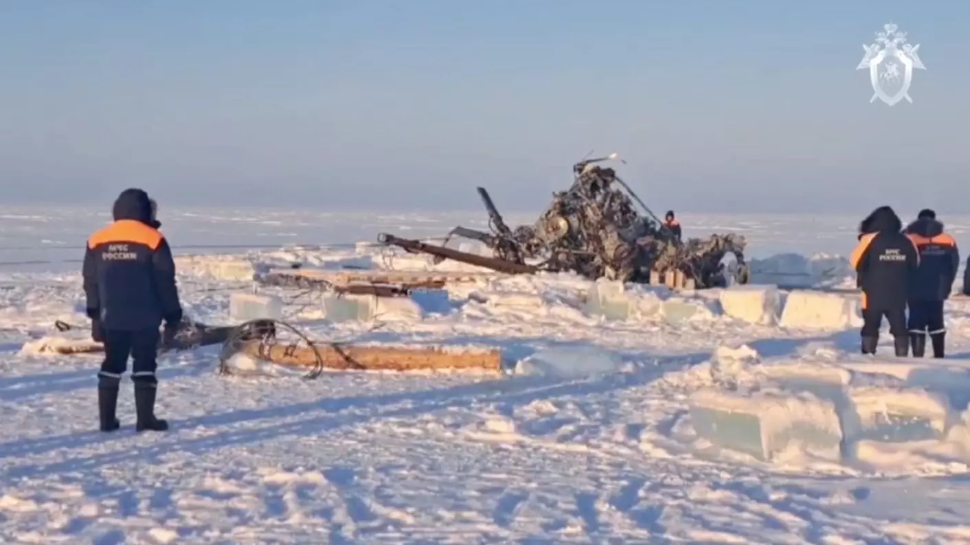 Вертолет, упавший в Карелии, подняли со дна Онежского озера
