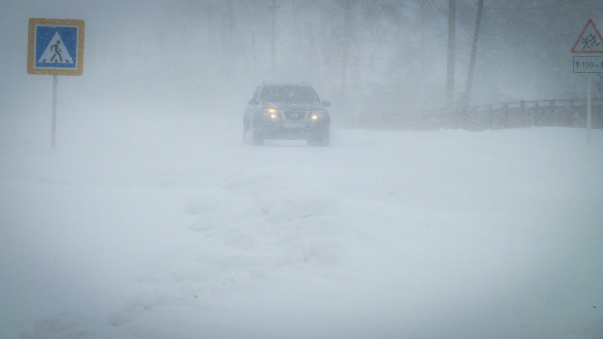 Выходные в Карелии: мощный снегопад, страшная авария и утонувшие туристы