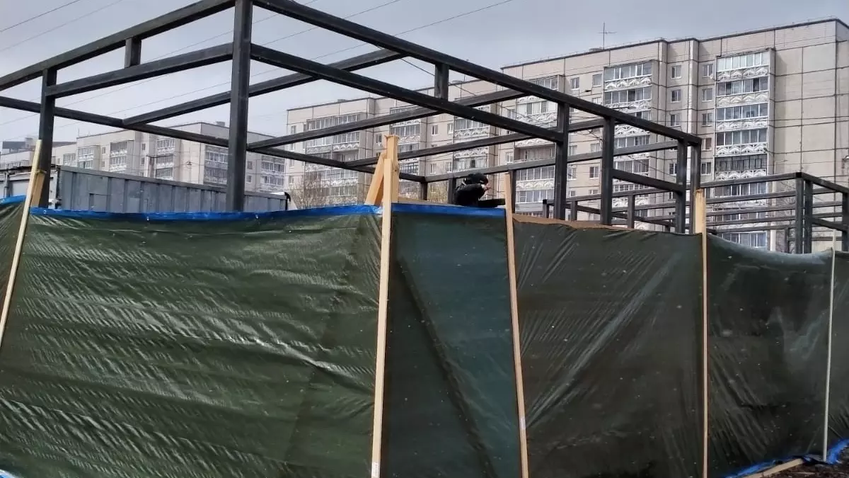 В Петрозаводске возводят ларьки на месте уничтоженной «зеленой» зоны