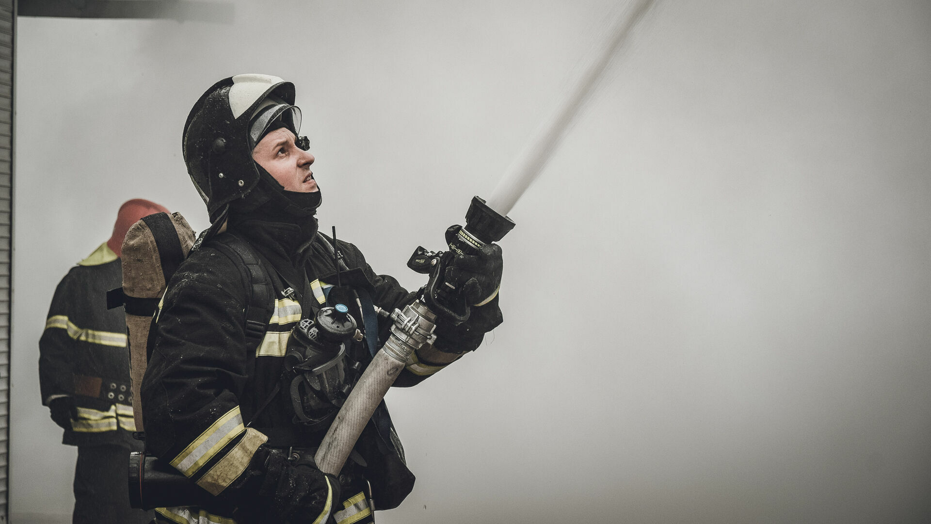 В районе Карелии три единицы техники боролись с огнем в квартире