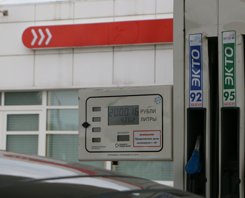 Цены на топливо резко упали в Карелии