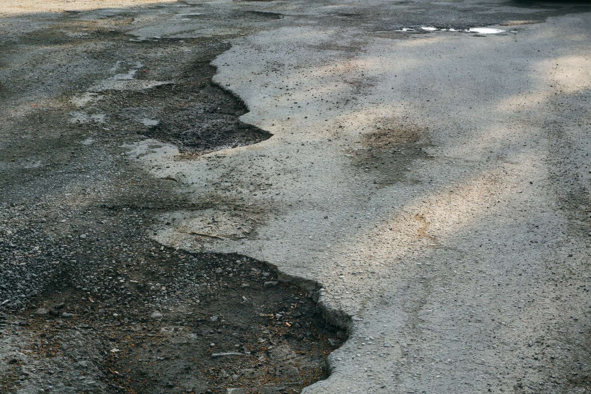 Суд обязал власти района Карелии отремонтировать дорогу после иска местного жителя