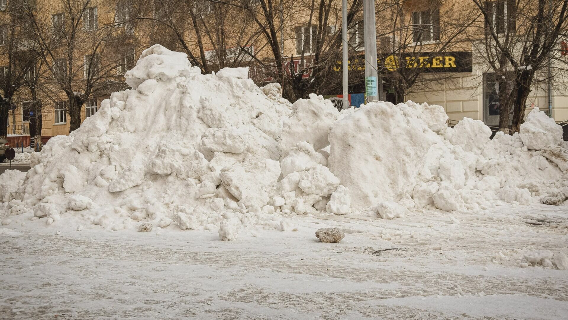 Петрозаводчане вновь жалуются на уборку снега и скользкие тротуары