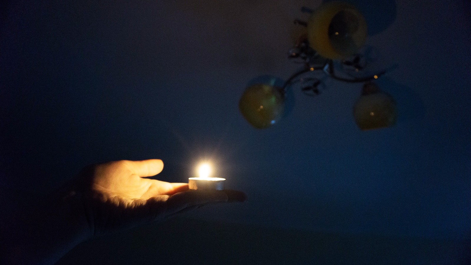 Сотни жителей Петрозаводска остались без света до конца дня