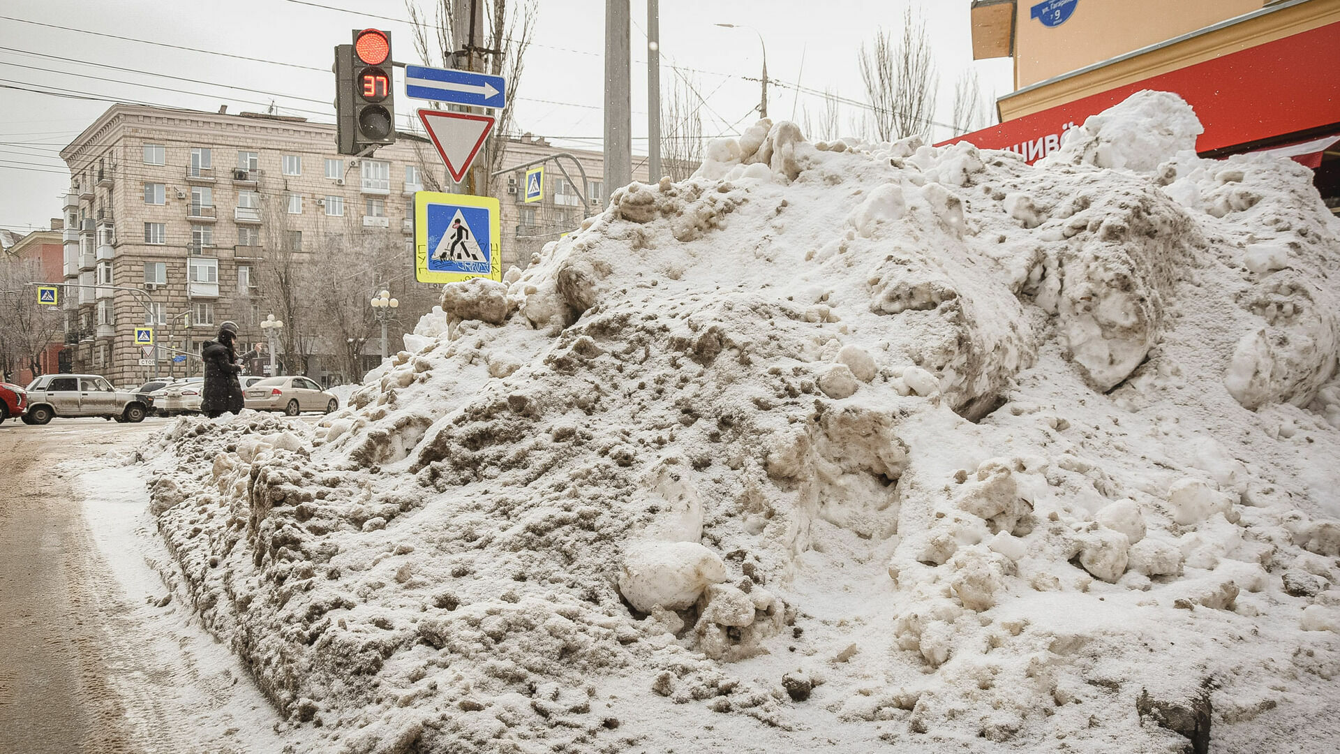 «Белые пятна» начали чистить от снега в Петрозаводске