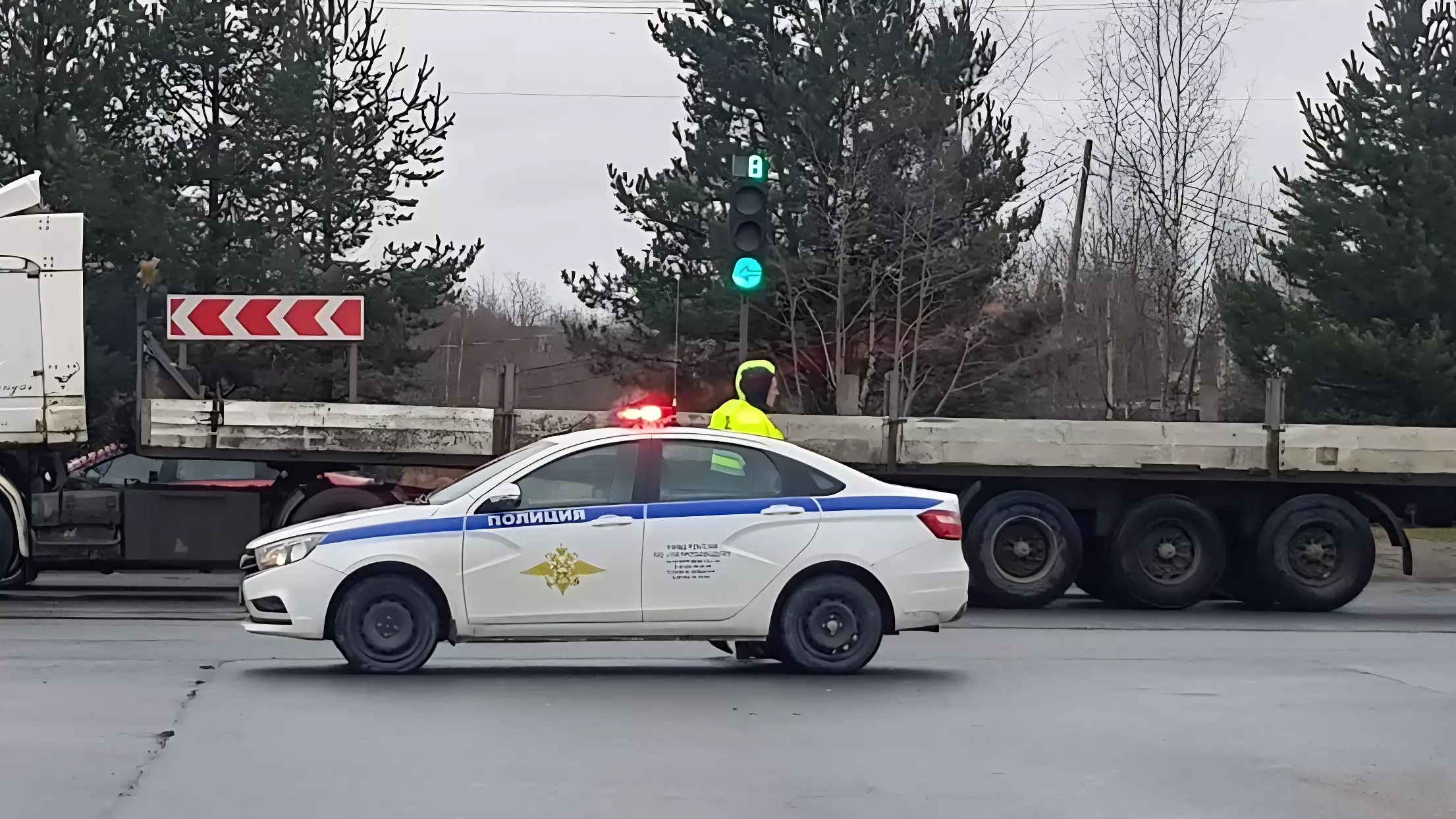В сети опубликовали видео затопленной дороги около Петрозаводска