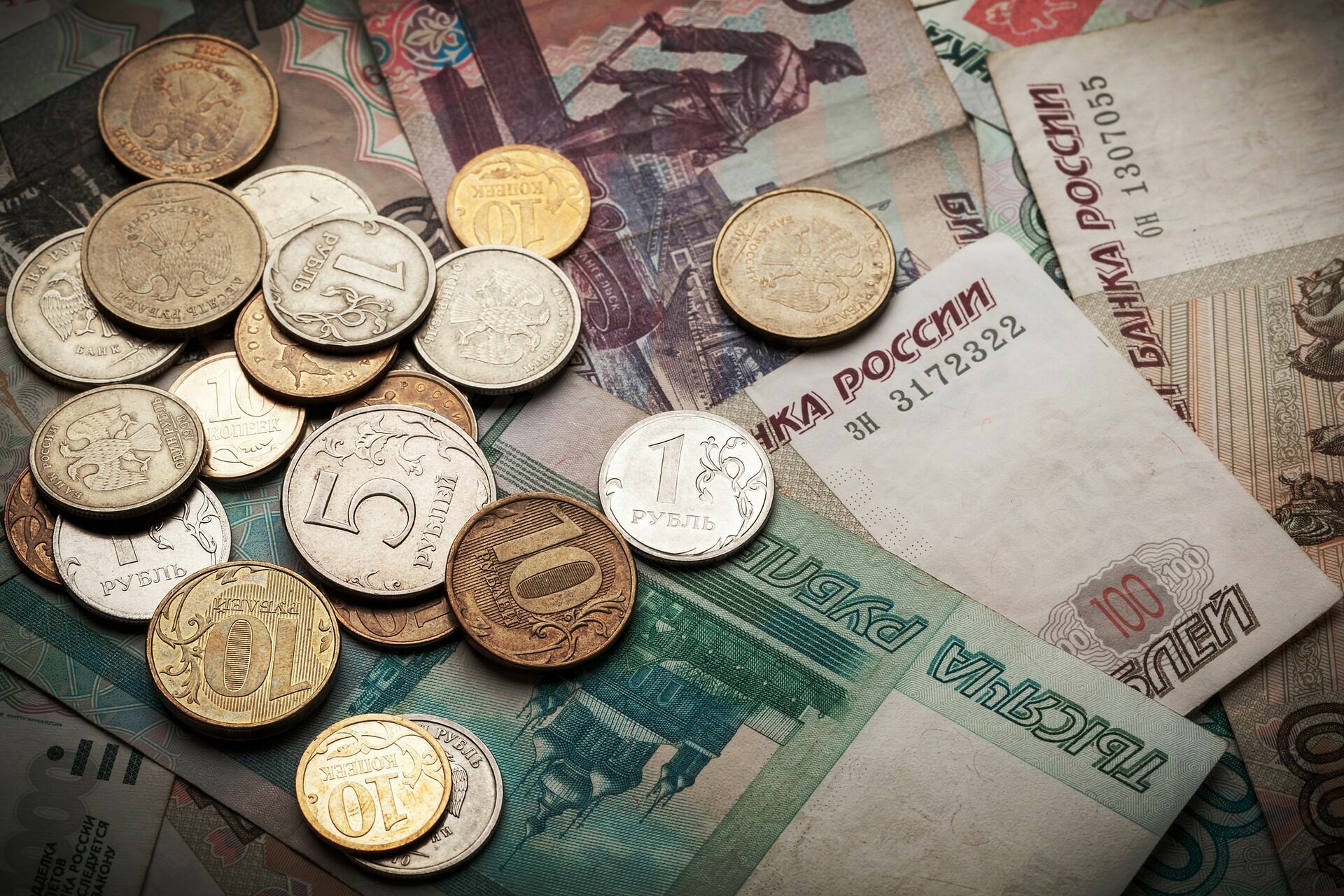 Семьям с детьми до 7 лет выплатят по пять тысяч рублей к Новому году