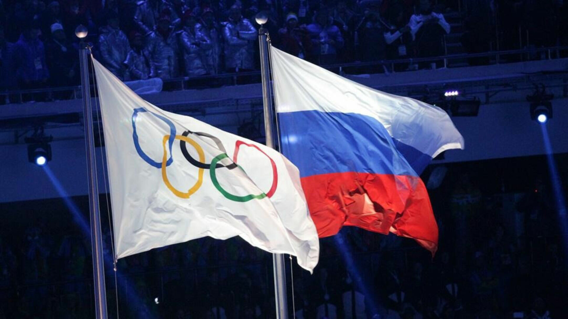 Почему флаг на олимпиаде. Флаг олимпийского комитета России. Олимпийские игры в России. Российский флаг на Олимпиаде.