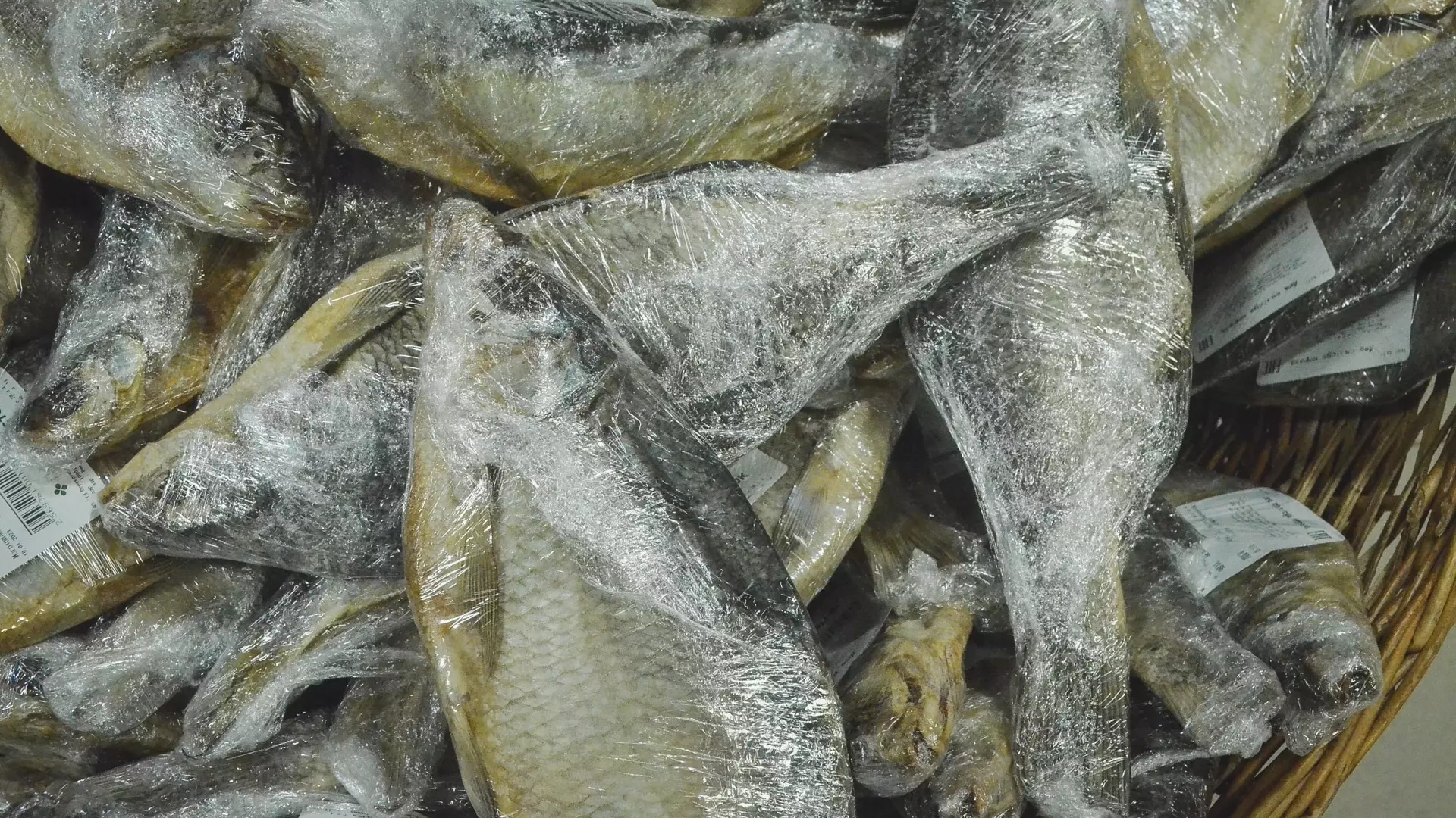 Тонны опасной рыбы хранили на складах в Беломорске