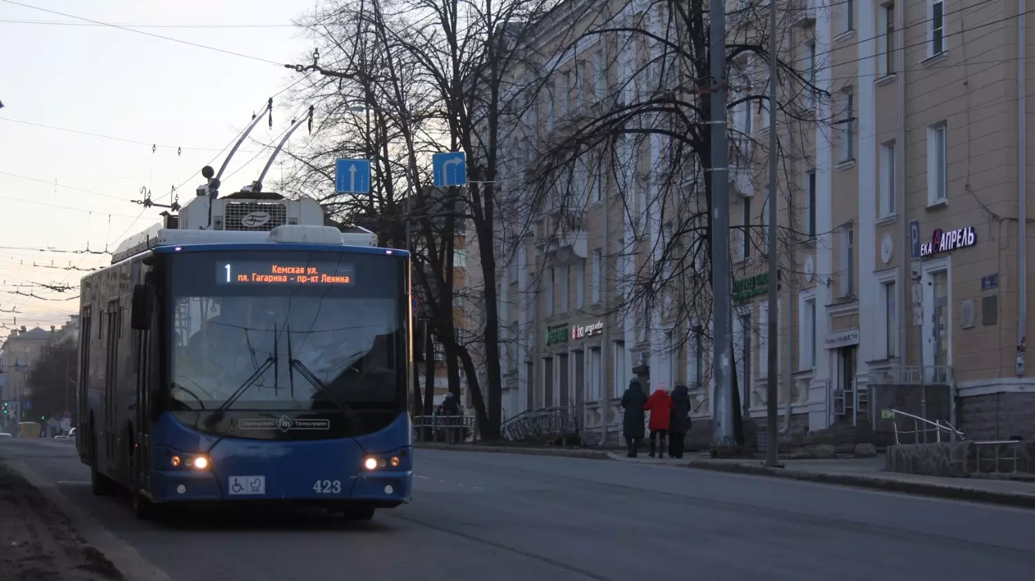 Троллейбус на проспекте Ленина, апрель 2024