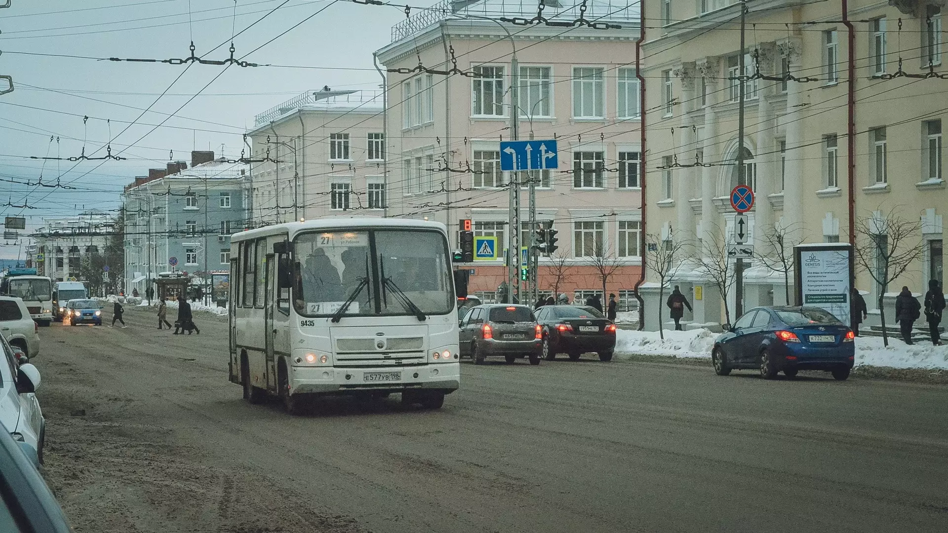 В Петрозаводске автобус полыхал у здания автовокзала